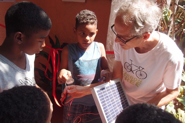 Entender brincando como funciona a tecnologia fotovoltaica